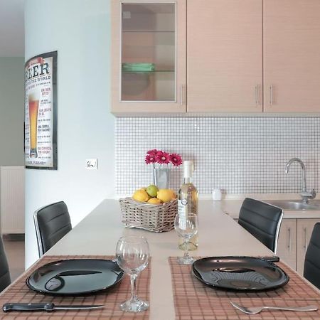 5 Min From Papageorgiou Free Indoor Parking Apartment Tesalonika Bagian luar foto