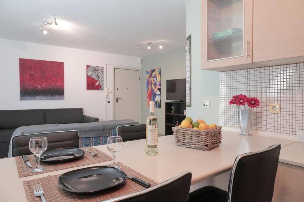 5 Min From Papageorgiou Free Indoor Parking Apartment Tesalonika Bagian luar foto