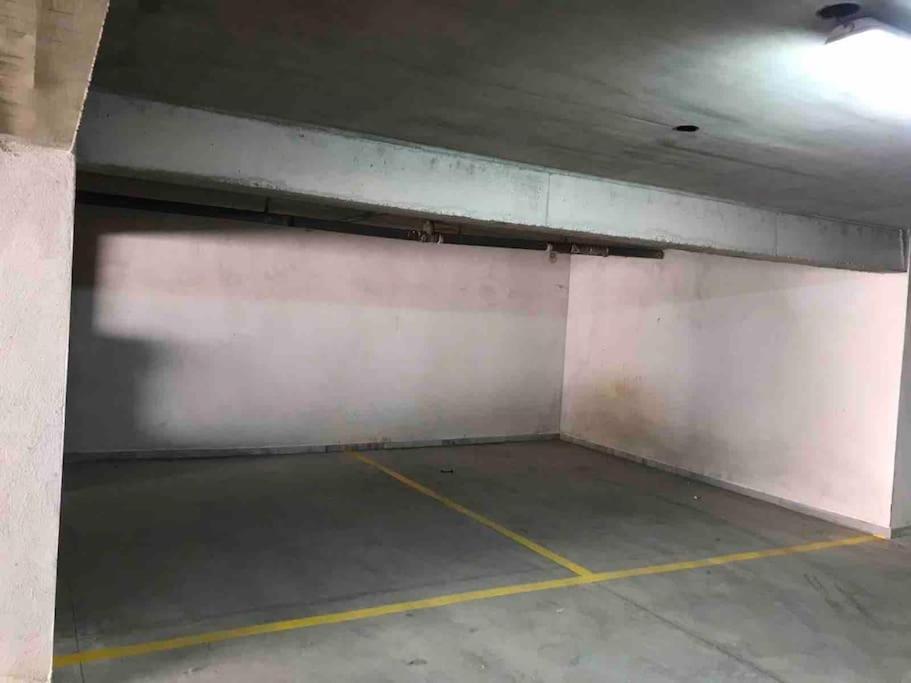 5 Min From Papageorgiou Free Indoor Parking Apartment Tesalonika Bagian luar foto