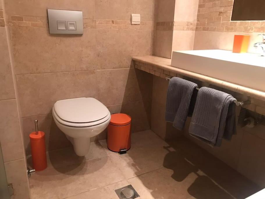 5 Min From Papageorgiou Free Indoor Parking Apartment Tesalonika Bagian luar foto