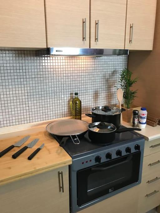 5 Min From Papageorgiou Free Indoor Parking Apartment Tesalonika Bagian luar foto